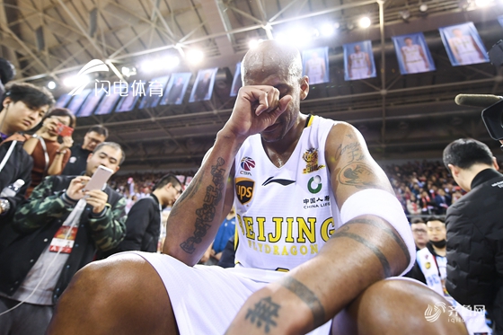  切沃老将佩利西耶退役，告别战泪洒球场  